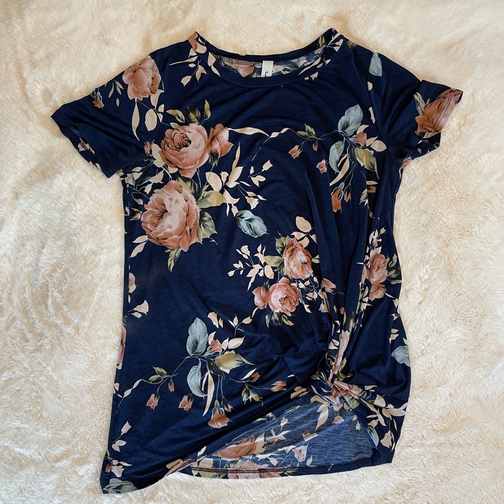 Floral knotted tee
